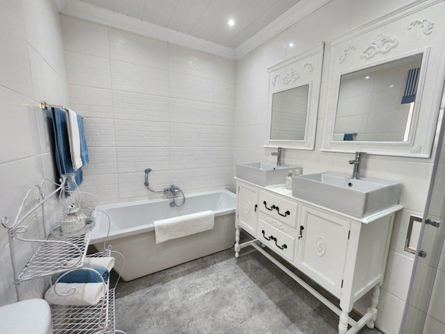 3 Bedroom Property for Sale in Vakansieplaas Western Cape